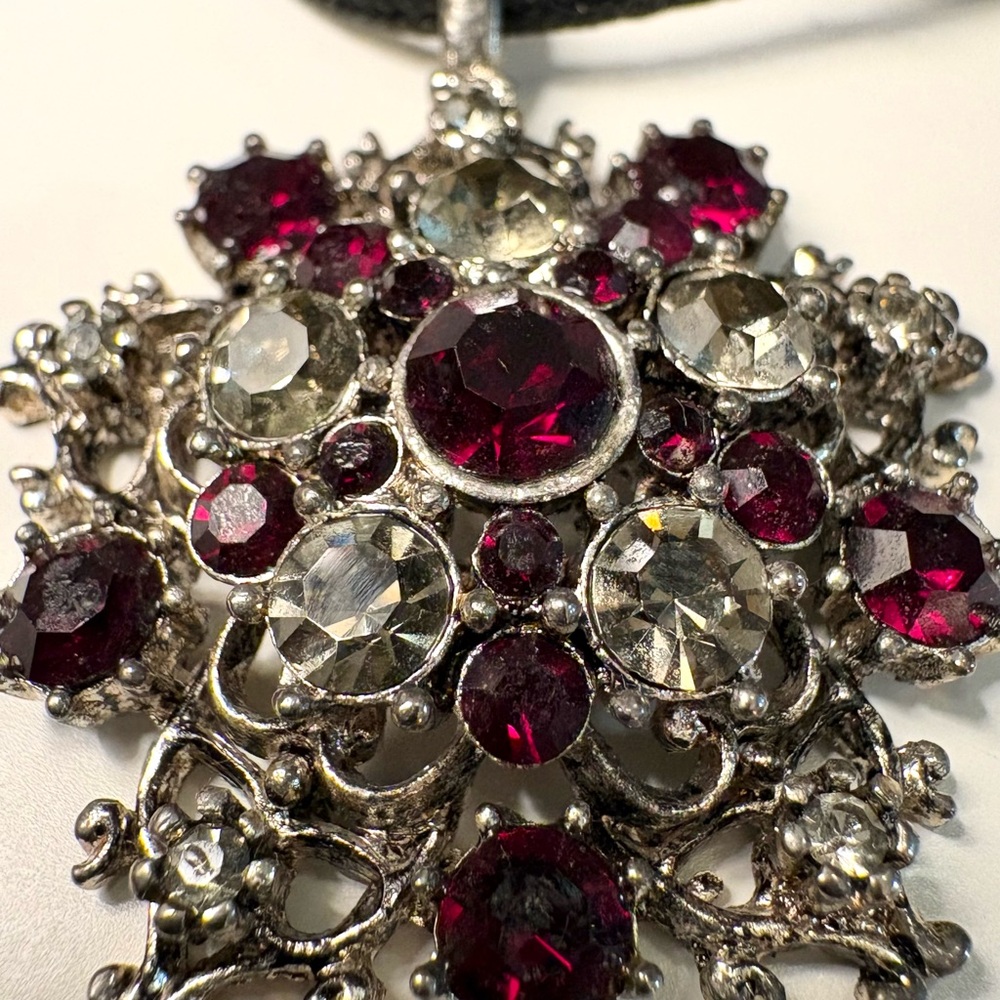 Vintage Style Red & Clear Rhinestone Snowflake Pendant Necklace - Picture 2 of 4